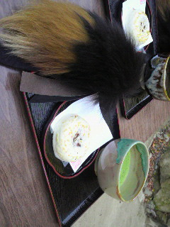 �~���}��